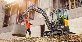 volvo-show-compact-excavator-ec27d-t4-2324x1200