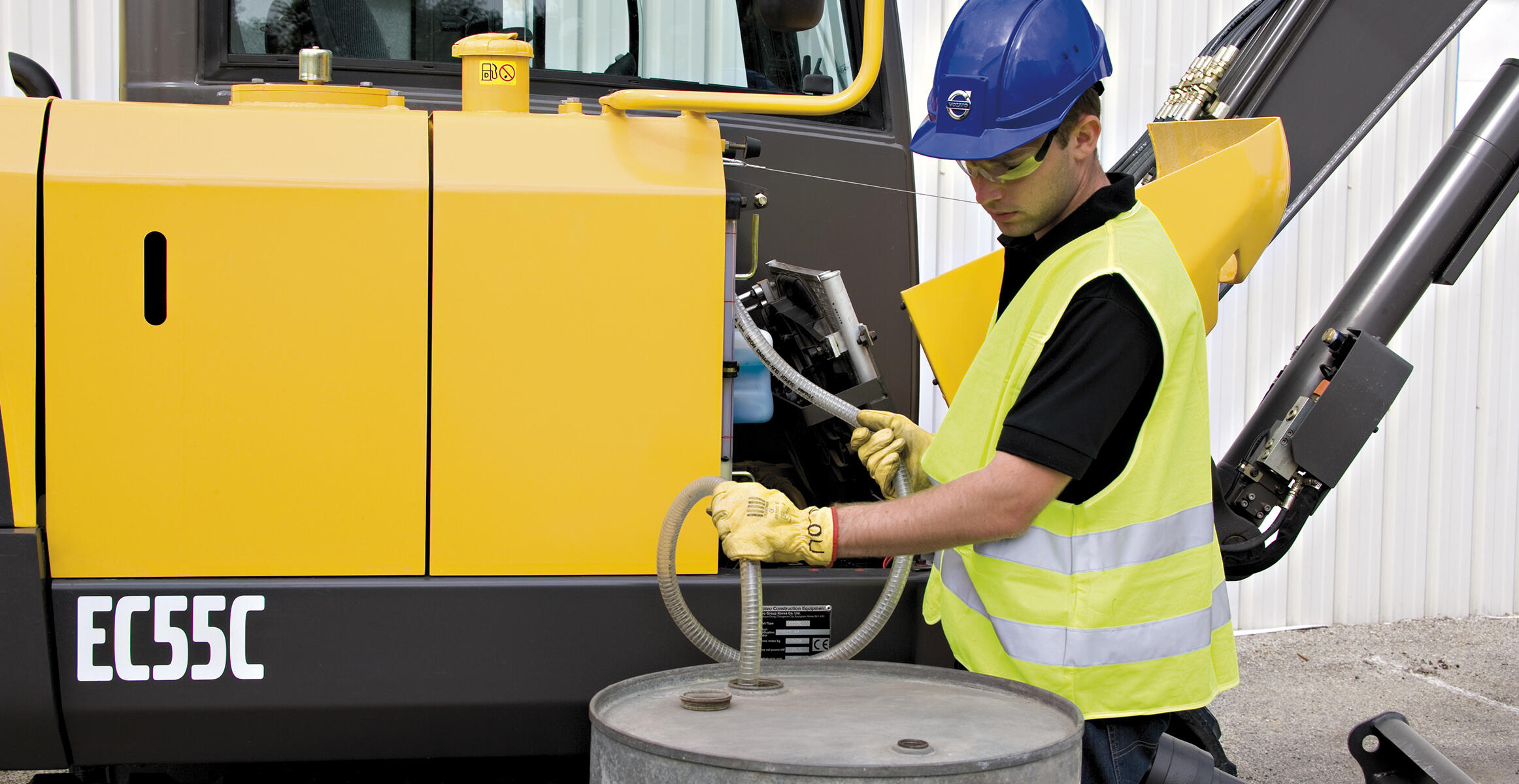 volvo-features-compact-excavator-ew60c-t3-fast-fuel-injection-durability-2324x1200