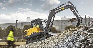 volvo-benefits-compact-excavator-ec55d-offsetboom-t3-power-to-perform-2324x1200