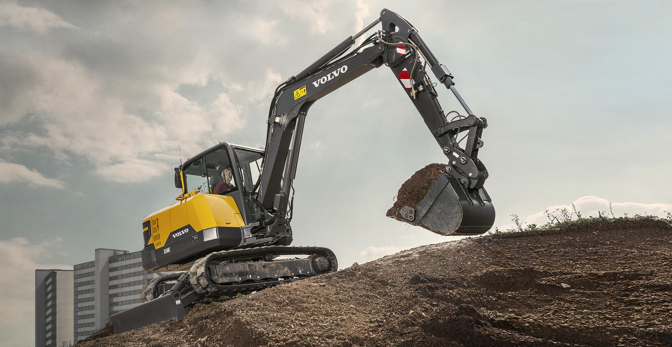 volvo-benefits-compact-excavator-ec60e-t4f-boosted-performance-2324x1200
