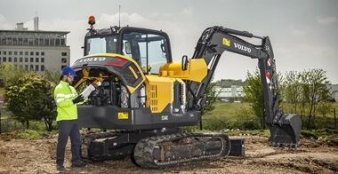 volvo-benefits-compact-excavator-ec60e-t4f-serviceability-2324x1200