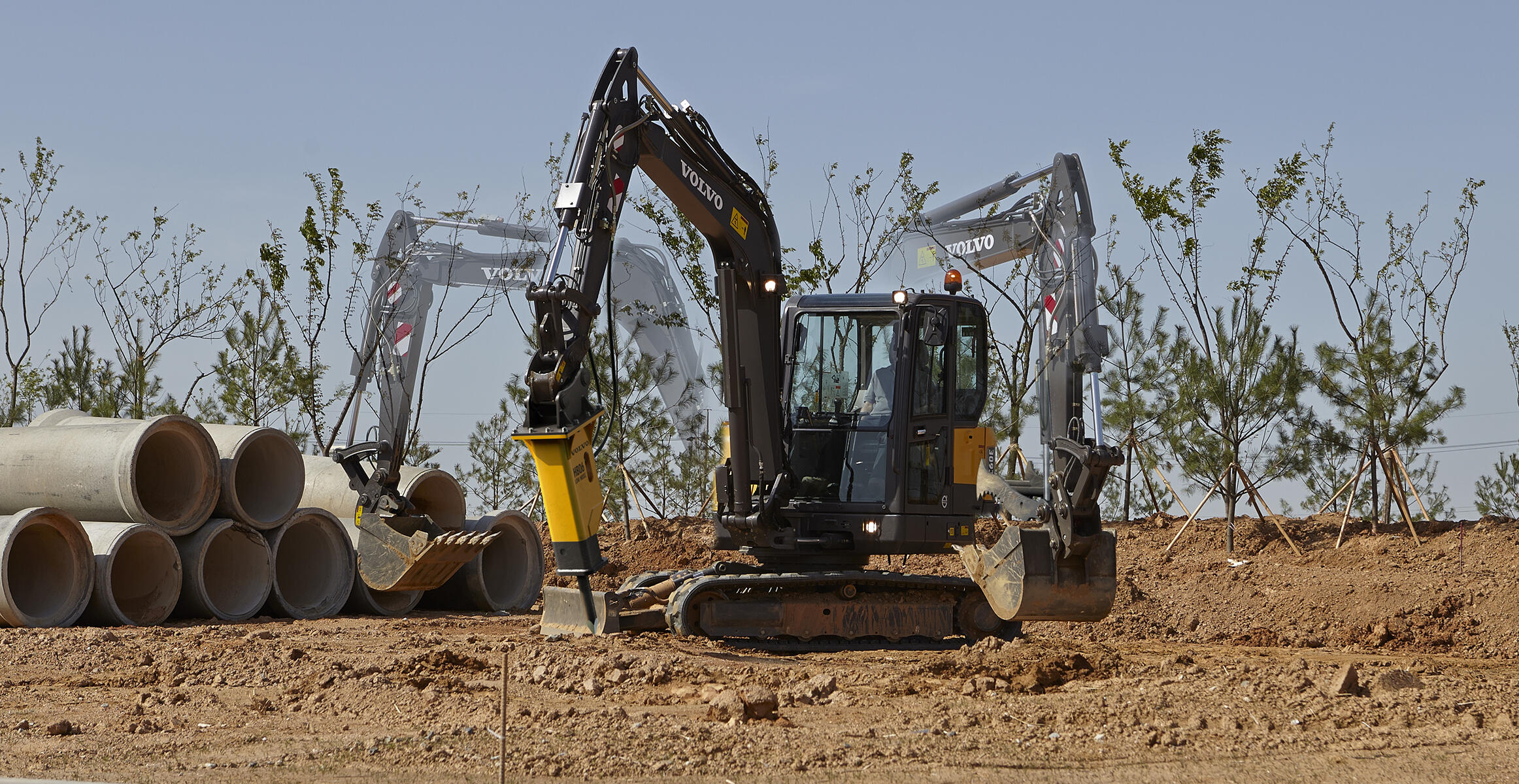 volvo-features-compact-excavator-ec60e-t4f-versatility-boosted-performance-2324x1200