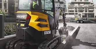volvo-show-compact-excavator-ecr25d-t4f-2324x1200