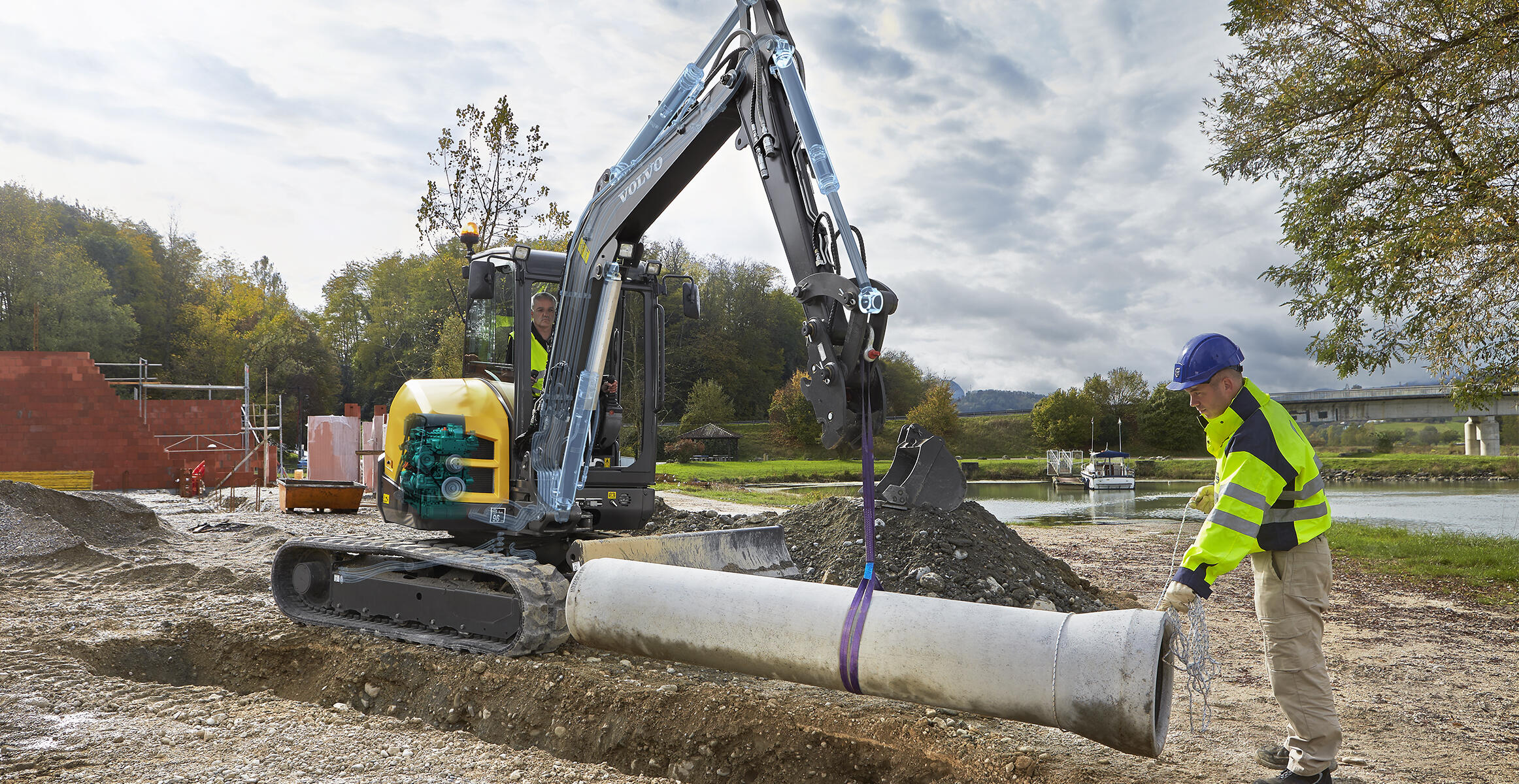 volvo-benefits-compact-excavator-ecr50d-engine-and-hydraulics-2324x1200