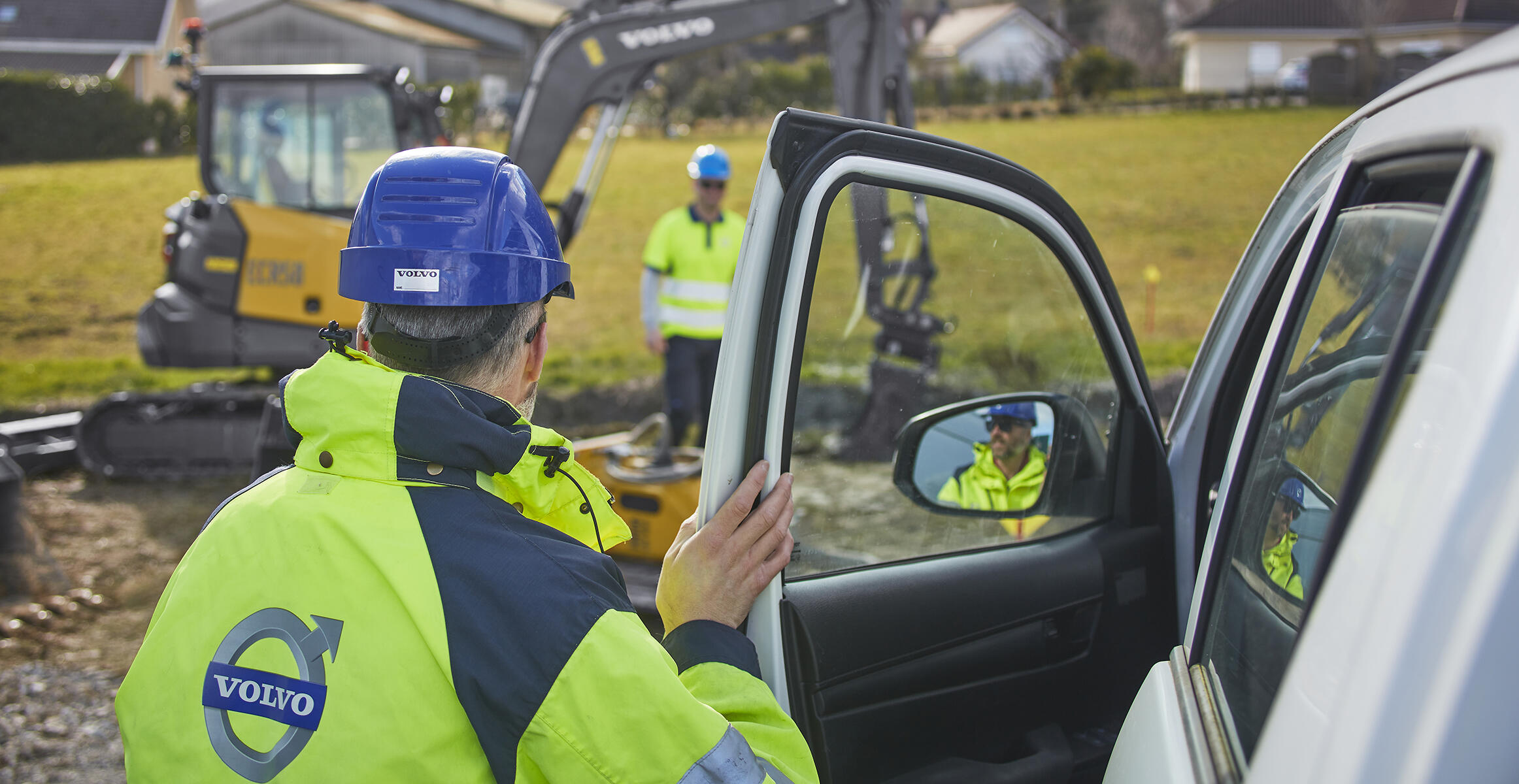 volvo-feature-compact-excavator-ecr50-f-ecr58-f-sv-t4f-here-to-support-you-the-industry-s-best-cab-2324x1200