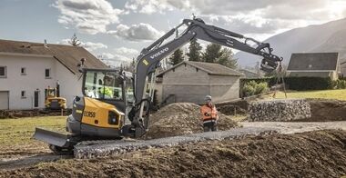 volvo-benefit-compact-excavator-ecr58-f-sv-t4f-top-of-the-class-2324x1200