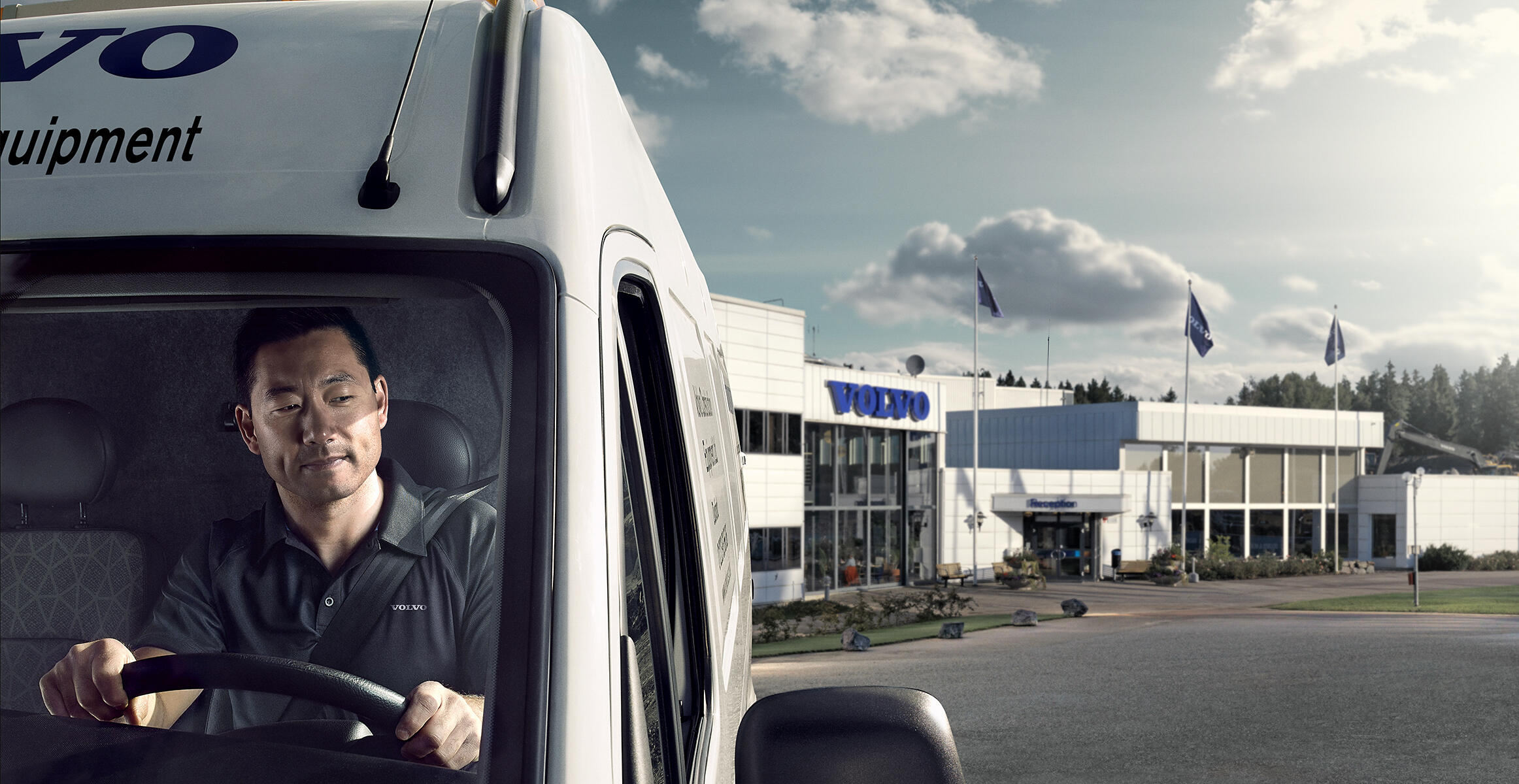 volvo-features-compact-excavator-ecr88d-fl-service-network-customer-support-agreements-2324x1200