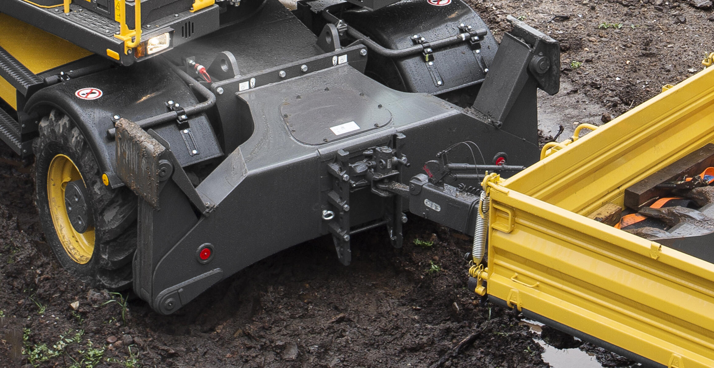 volvo-benefits-wheeled-excavator-ew160e-t4f-trailer-hitch-2324x1200