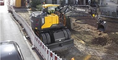 volvo-benefits-wheeled-excavator-ewr150e-t4f-short-radius-performance-2324x1200