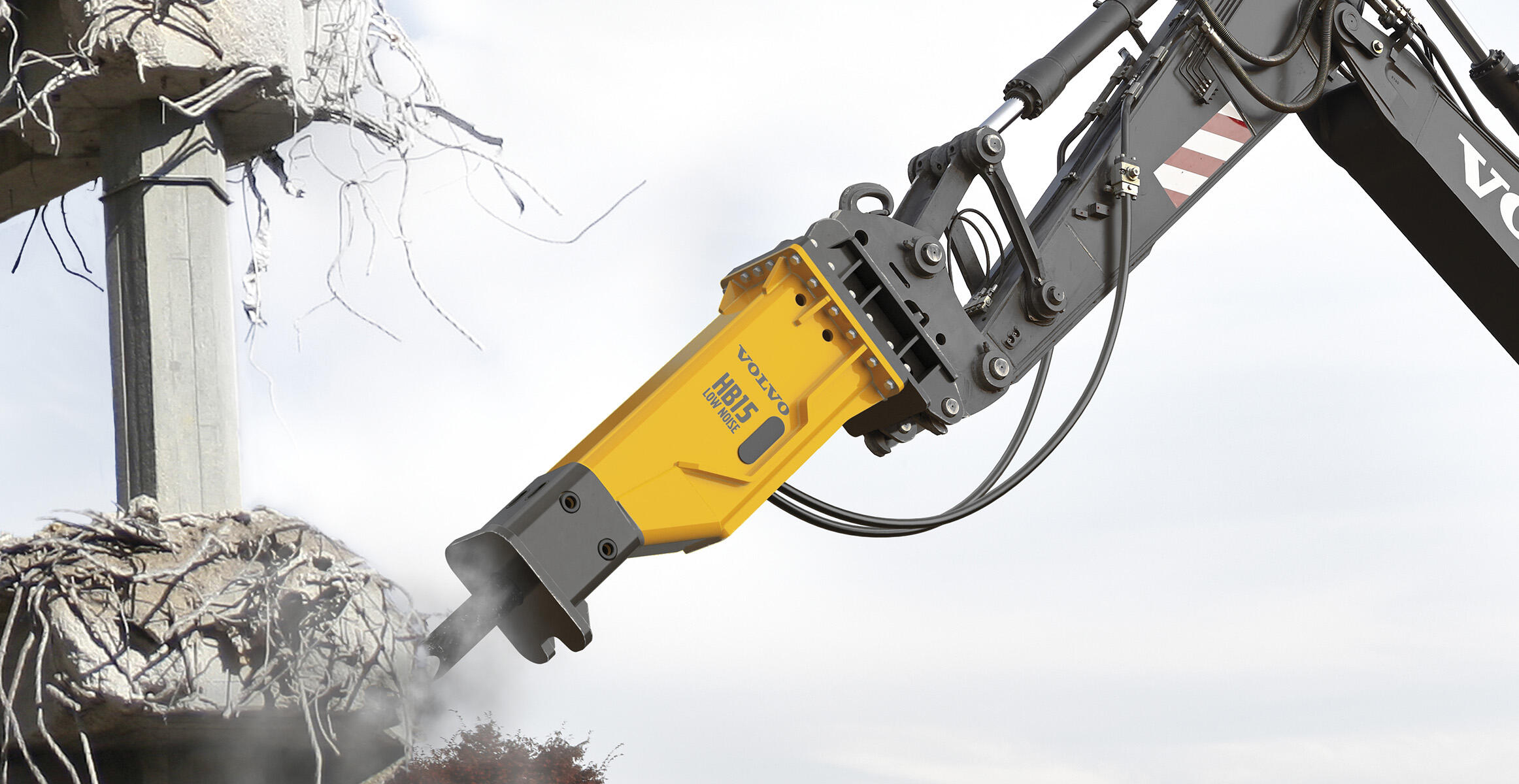 volvo-features-wheeled-excavator-ewr150e-t4f-breaker-tilt-rotator-2324x1200