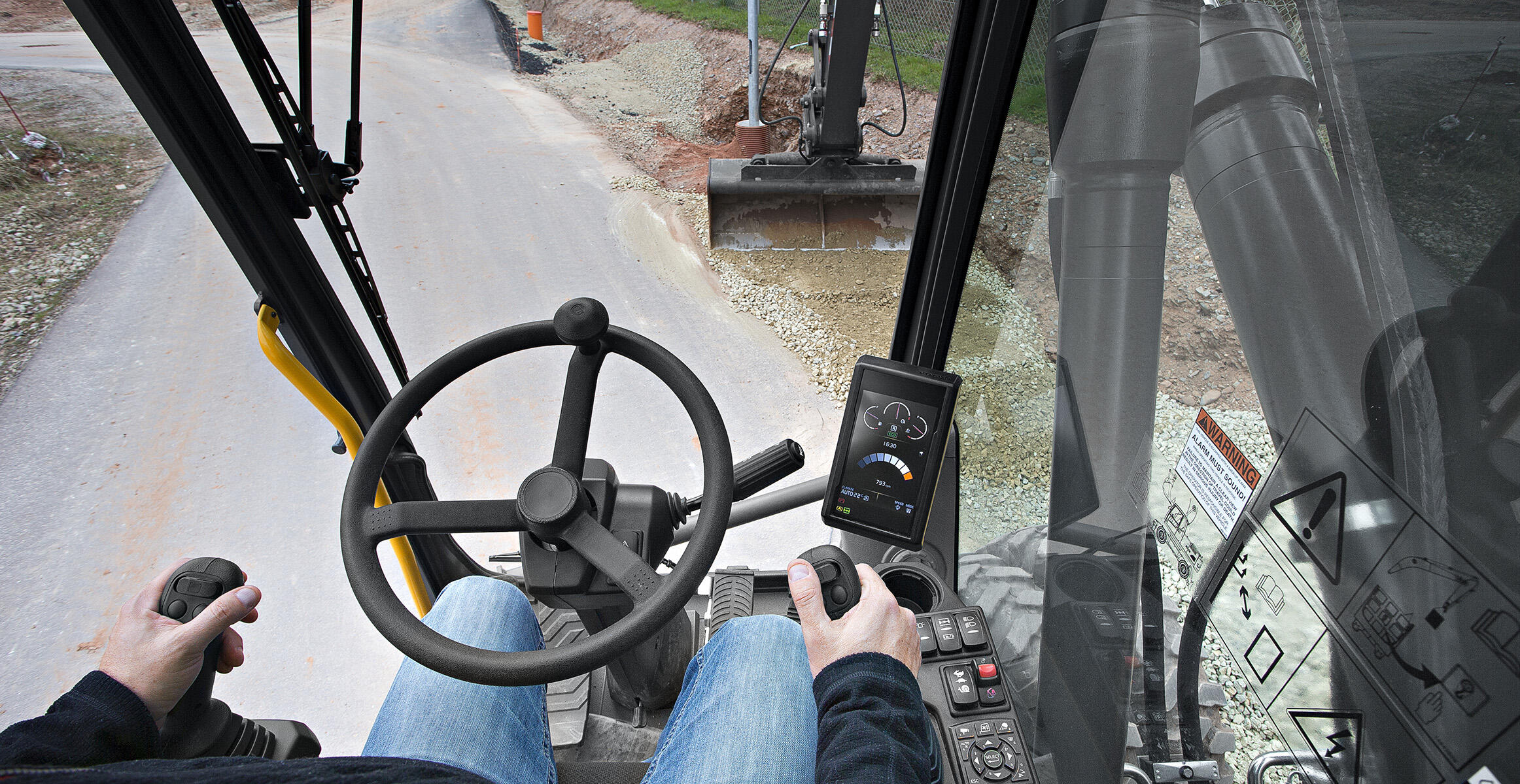 volvo-features-wheeled-excavator-ewr150e-t4f-controllability-short-radius-performance-2324x1200