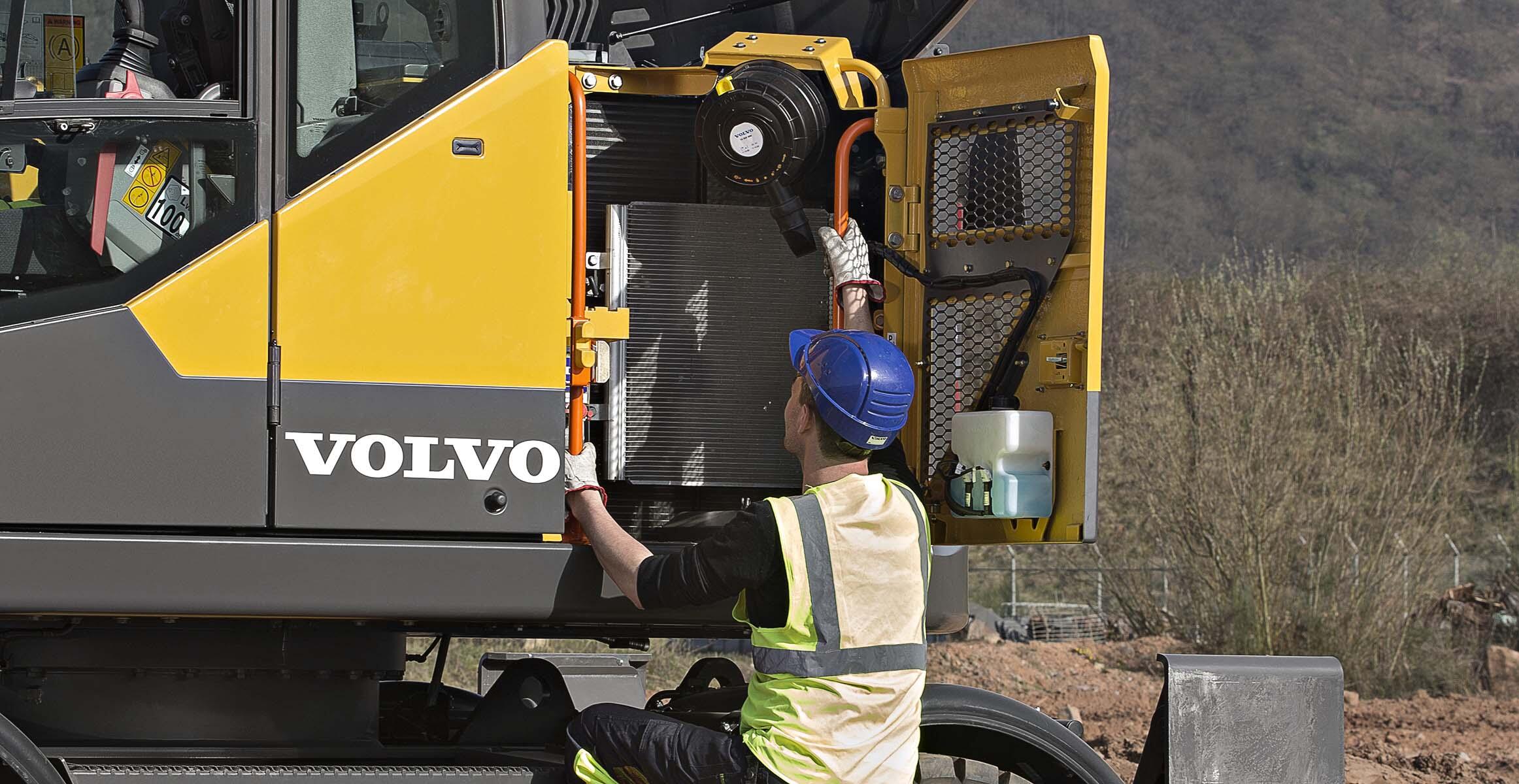 volvo-features-wheeled-excavator-ewr150e-t4f-service-access-built-in-partnership-2324x1200