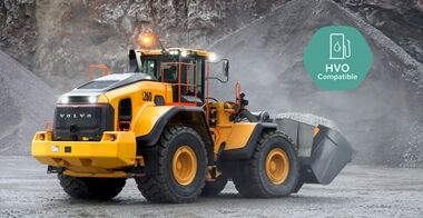 Volvo L260-hjullastare i en fuktig bergtäkt