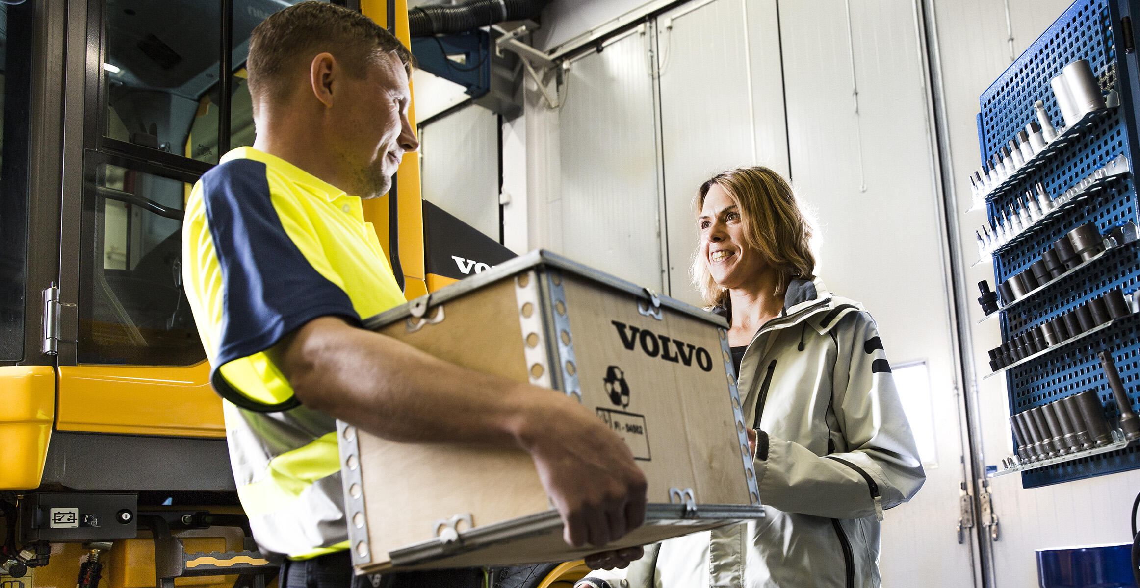 volvo-features-wheel-loader-l150h-l180h-l220h-t2-t3-t4f-here-to-support-you-industry-leading-serviceability-2324x1200