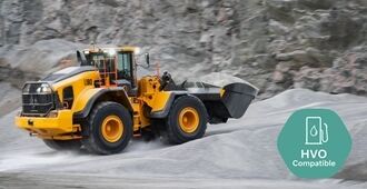 Volvo L150-hjullastare i en fuktig bergtäkt