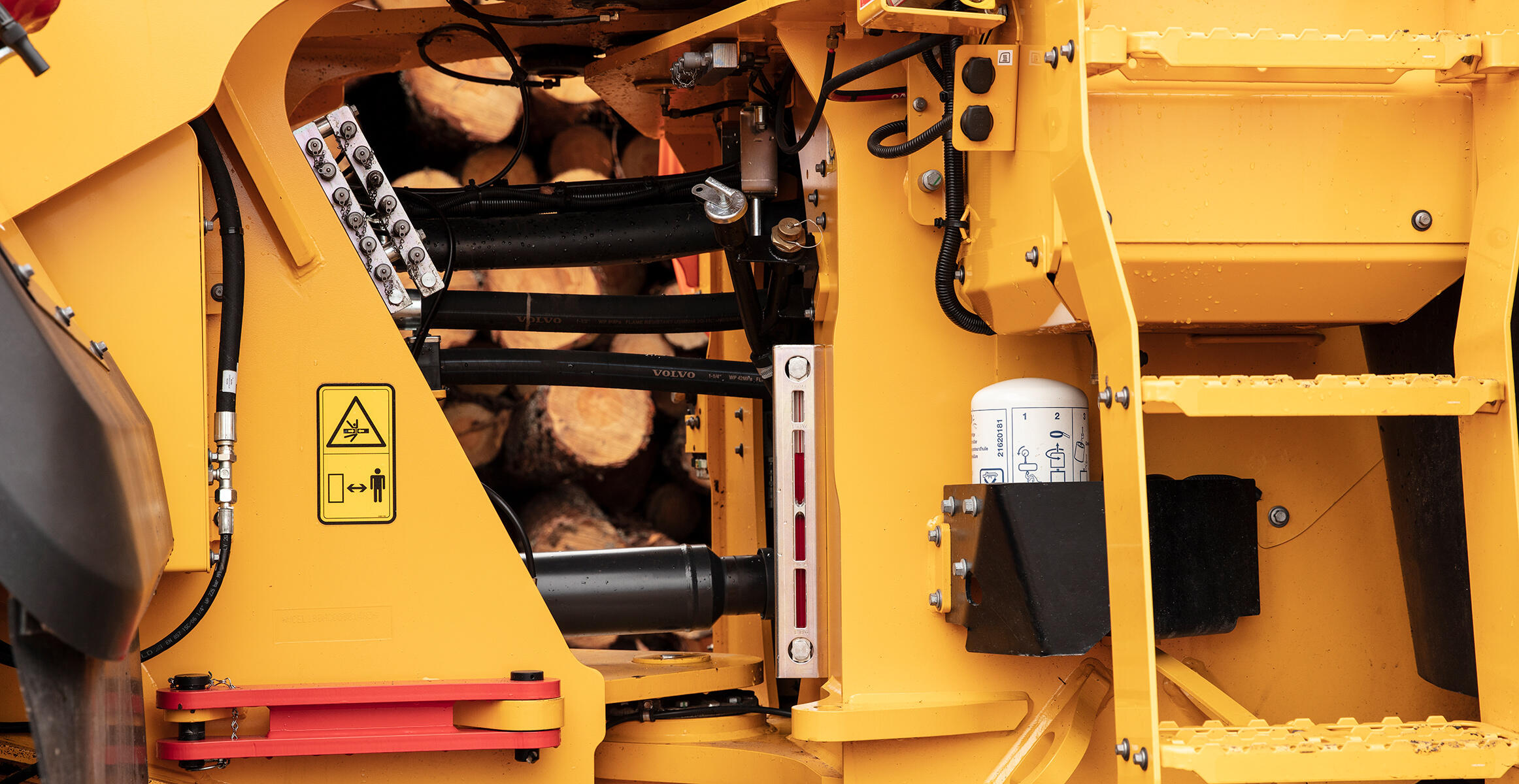 volvo-feature-wheel-loader-l200hhl-easy-hydraulic-oil-changes-log-more-time-2324x1200