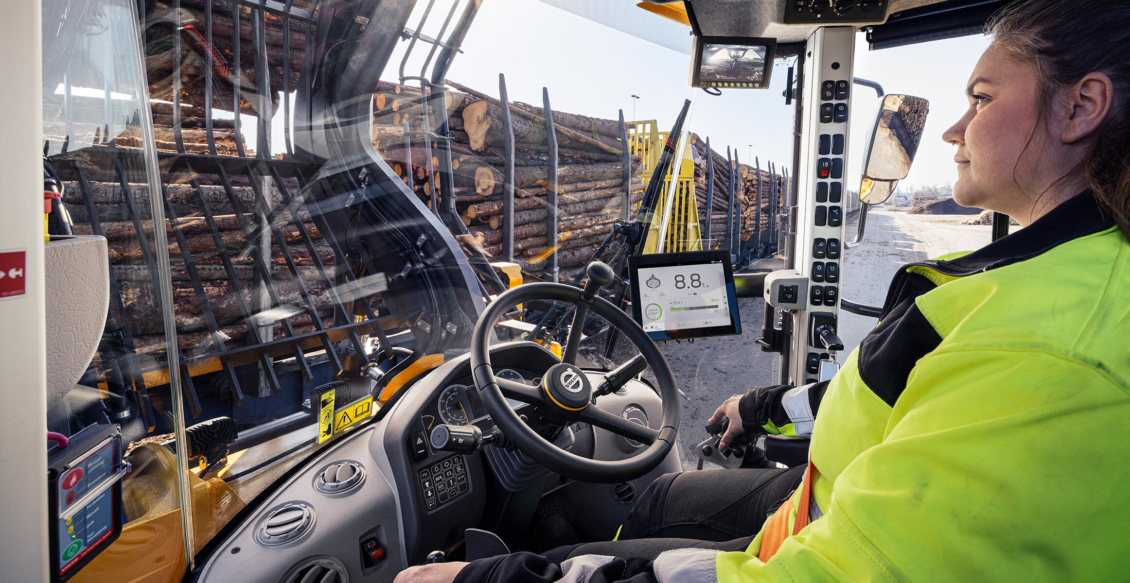 volvo-feature-wheel-loader-l200hhl-intuitive-operation-comfort-drive-controle-2324x1200