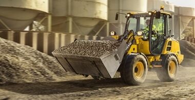 volvo-show-compact-wheel-loader-l25h-t4f-2324x1200