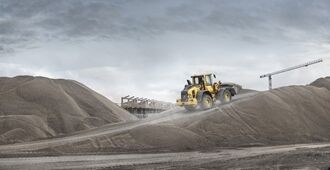 volvo-benefits-wheel-loader-l90h-t4f-up-to-20-per-cent-more-efficient-2324x1200