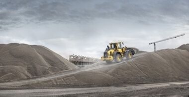 volvo-benefits-wheel-loader-l90h-t4f-up-to-20-per-cent-more-efficient-2324x1200