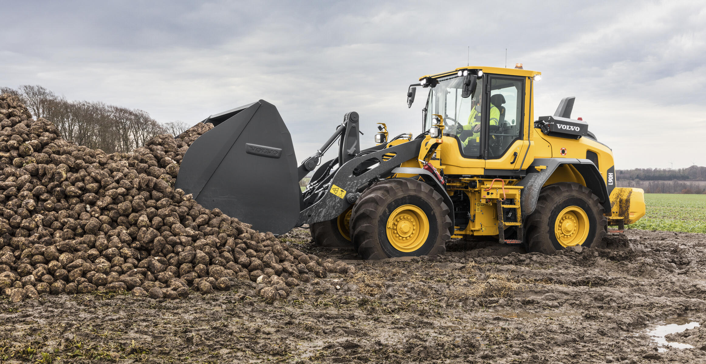 volvo-features-wheel-loader-l60h-l70h-l90h-work-smarter-up-to-20-per-cent-more-efficient-2324x1200