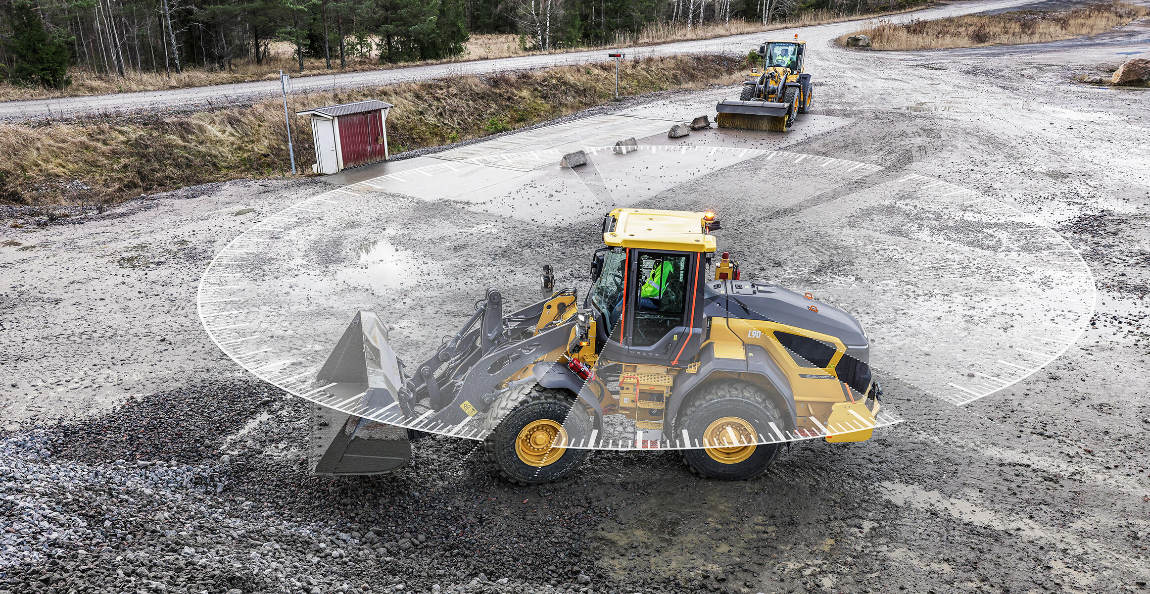 Volvo L90 Electric læssemaskine med store glasoverflader, omdesignede spejle og kameraer, som giver et klart udsyn til redskabet og arbejdsstedet