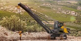 volvo-benefits-pipelayer-pl3005e-t4f-infinite-placement-possibilities-2324x1200