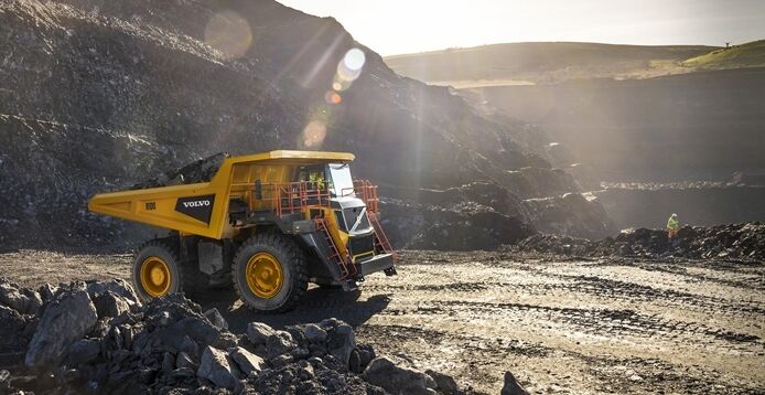 Rigid R100 Machine R100 | Rigid Haulers | Overview | Volvo Construction Equipment