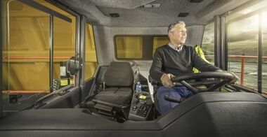 Highlighting the smooth operation benefits of the R100.
