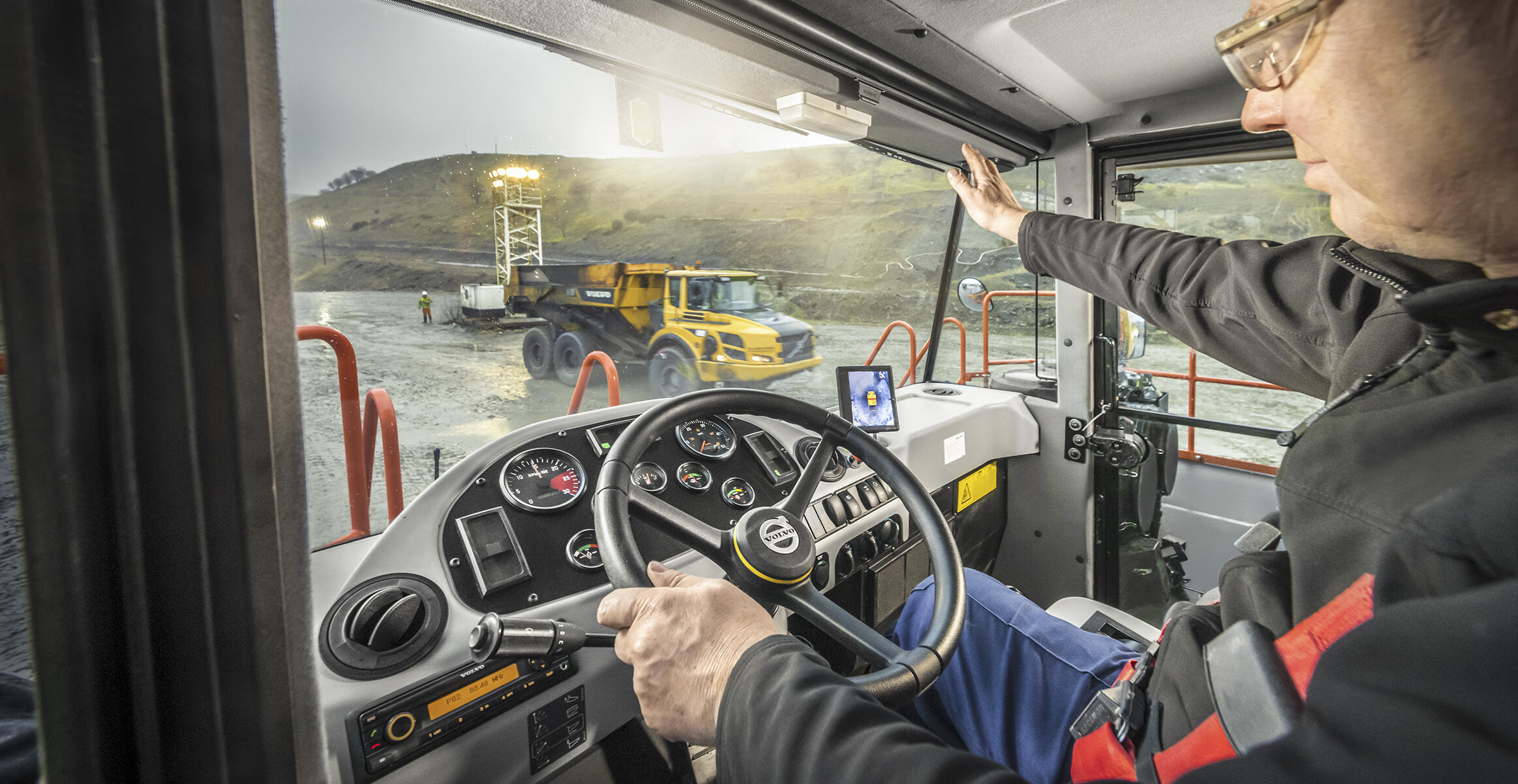 volvo-benefits-rigid-hauler-r45d-t3-r60d-t3-r70d-t2-safe-from-the-inside-out-2324x1200