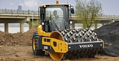 volvo-benefit-soil-compactor-sd110b-cab-superior-drum-performance-2324x1200