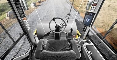 volvo-benefits-soil-compactor-sd115b-t4f-operator-environment-2324x1200