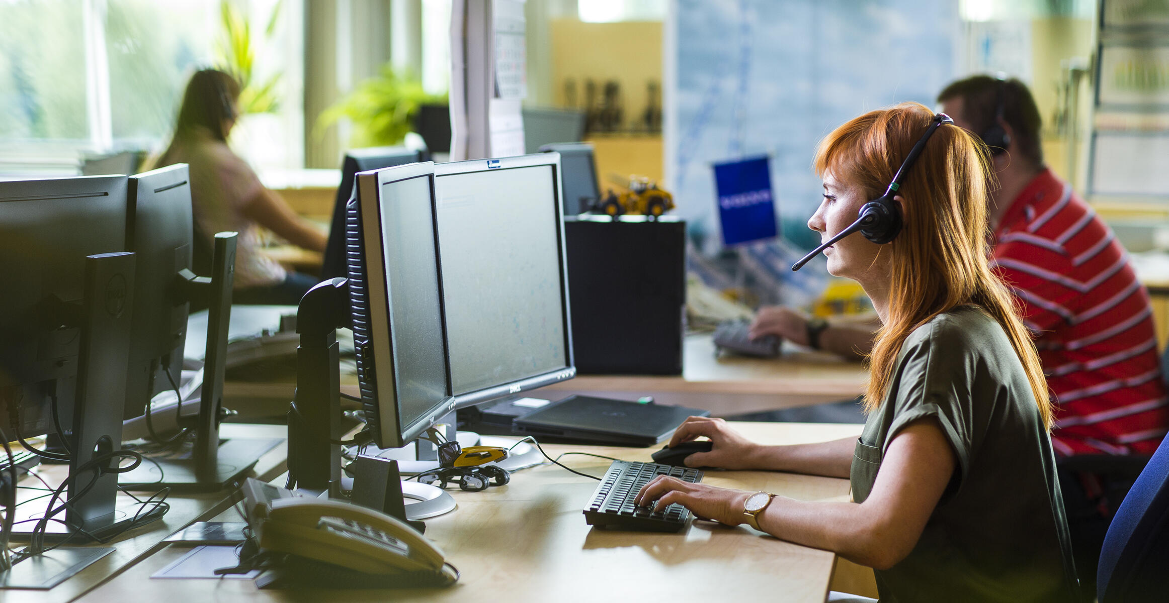 Volvo service center technician assisting a customer calling the support hotline