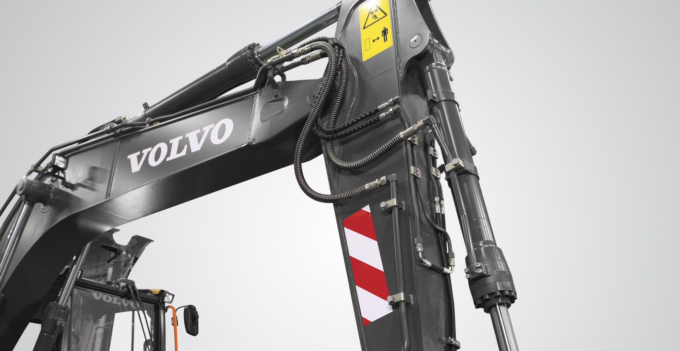 volvo-feature-wheeled-excavator-ew140-e-pro-kr-breaker-quality-2324x1200