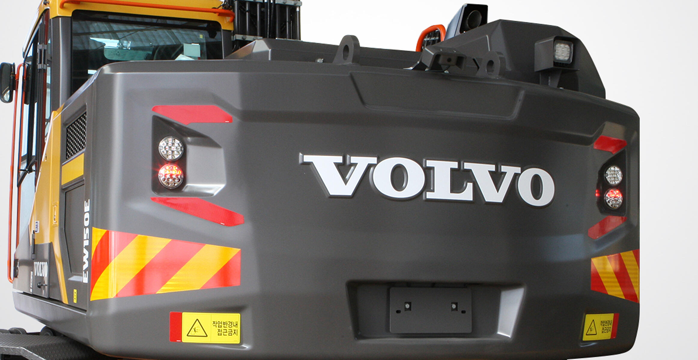 volvo-feature-wheeled-excavator-ew150-e-kr-led-light-quality-2324x1200