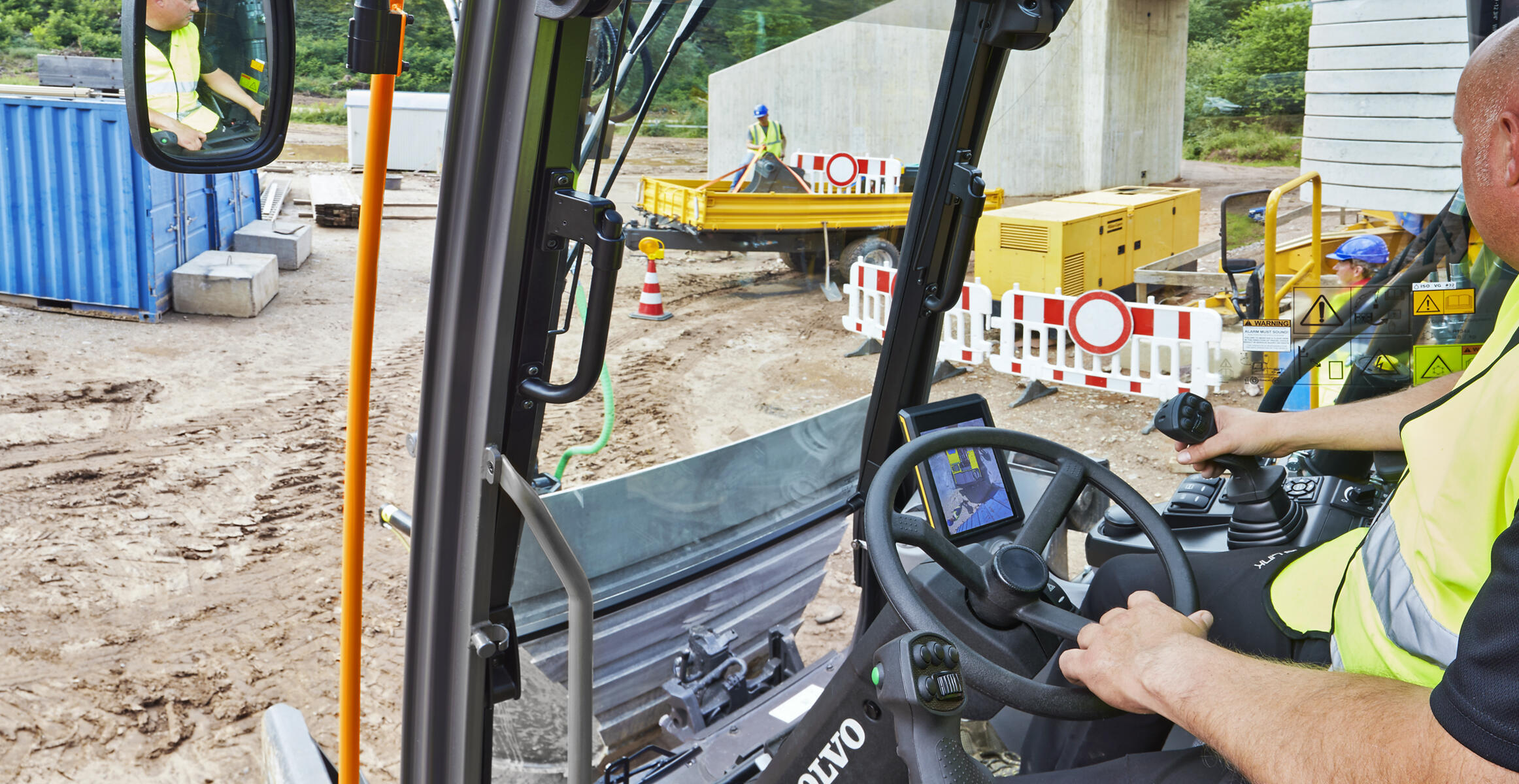 volvo-feature-wheeled-excavator-ew180e-t4f-ew220e-t4f-safe-from-inside-out-enhanced-controllability-2324x1200