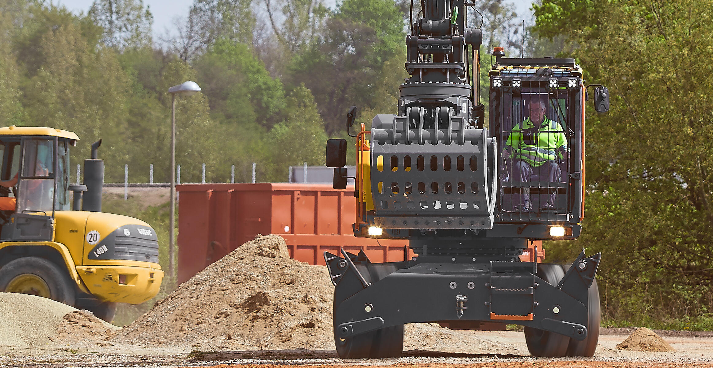 volvo-features-wheeled-excavator-ew200-e-mh-t4f-sv-comfort-drive-control-operators-choice-2324x1200