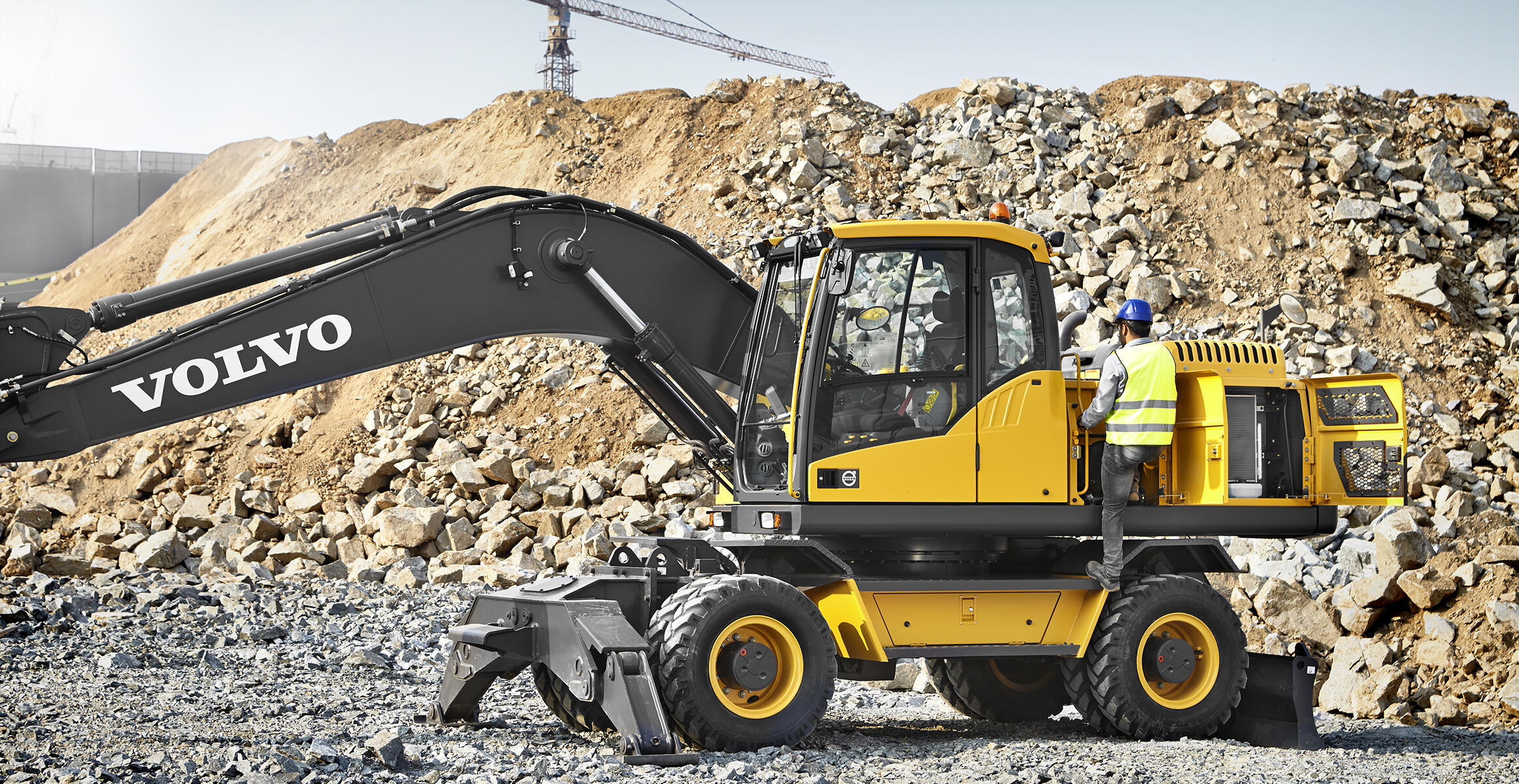 volvo-benefits-wheeled-excavator-ew205d-t3-easy-access-service-2324x1200