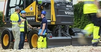 volvo-benefits-wheeled-excavator-ewr130-e-t4f-sv-designed-by-you-built-by-volvo-2324x1200