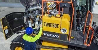 volvo-benefits-wheeled-excavator-ewr130-e-t4f-sv-simple-to-service-2324x1200