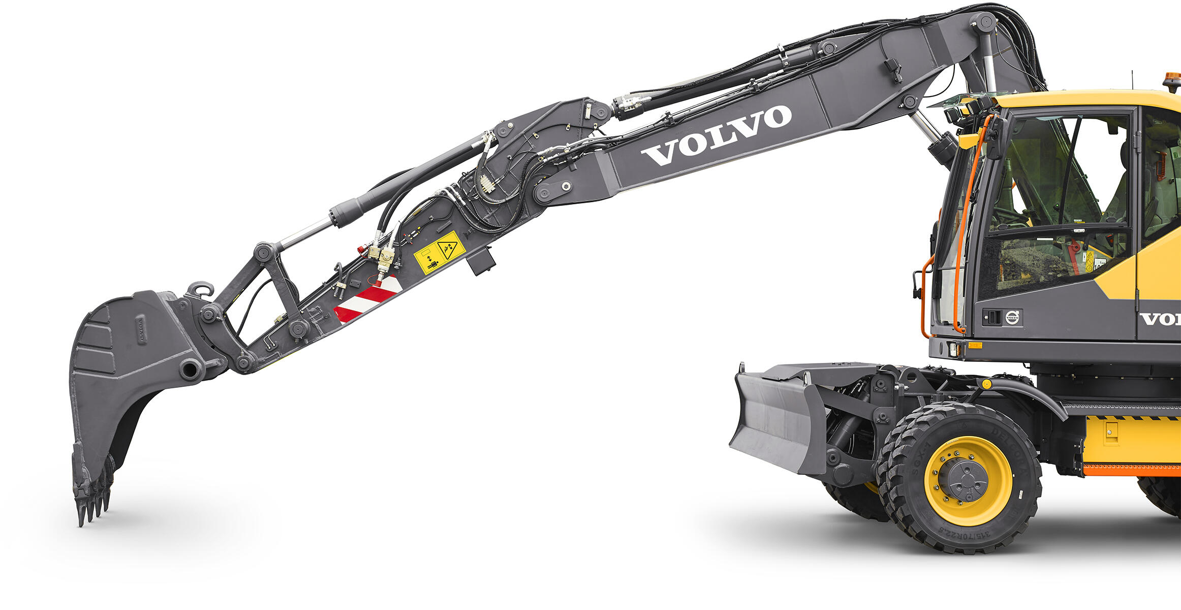 volvo-features-wheeled-excavator-ewr170e-t4f-longer-hose-life-built-in-partnership-2324x1200