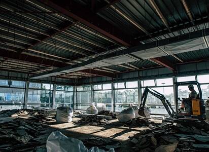 VolvoCE_powers_world's_first_all-electric-deconstruction-site8-01