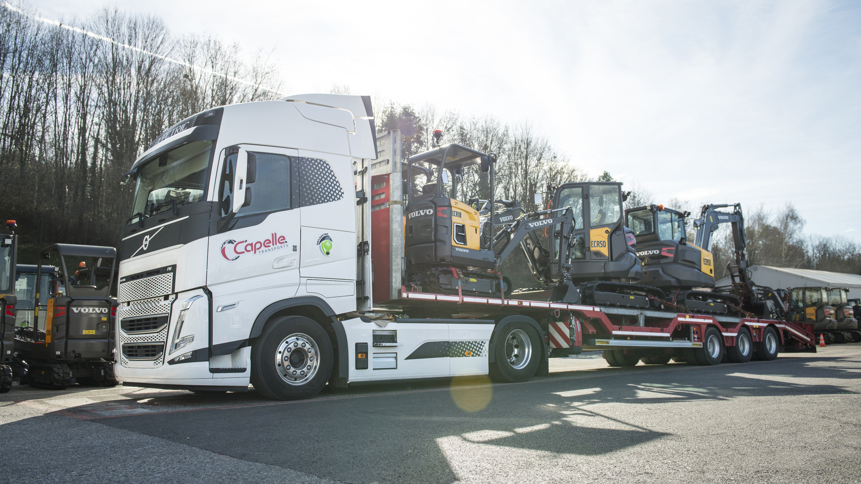 Volvo CE e-shuttle service transporting Volvo's electric machines