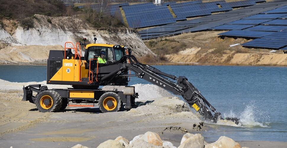 Reveals-world-first-electric-halers-04