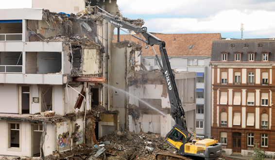 Volvo high reach demolition