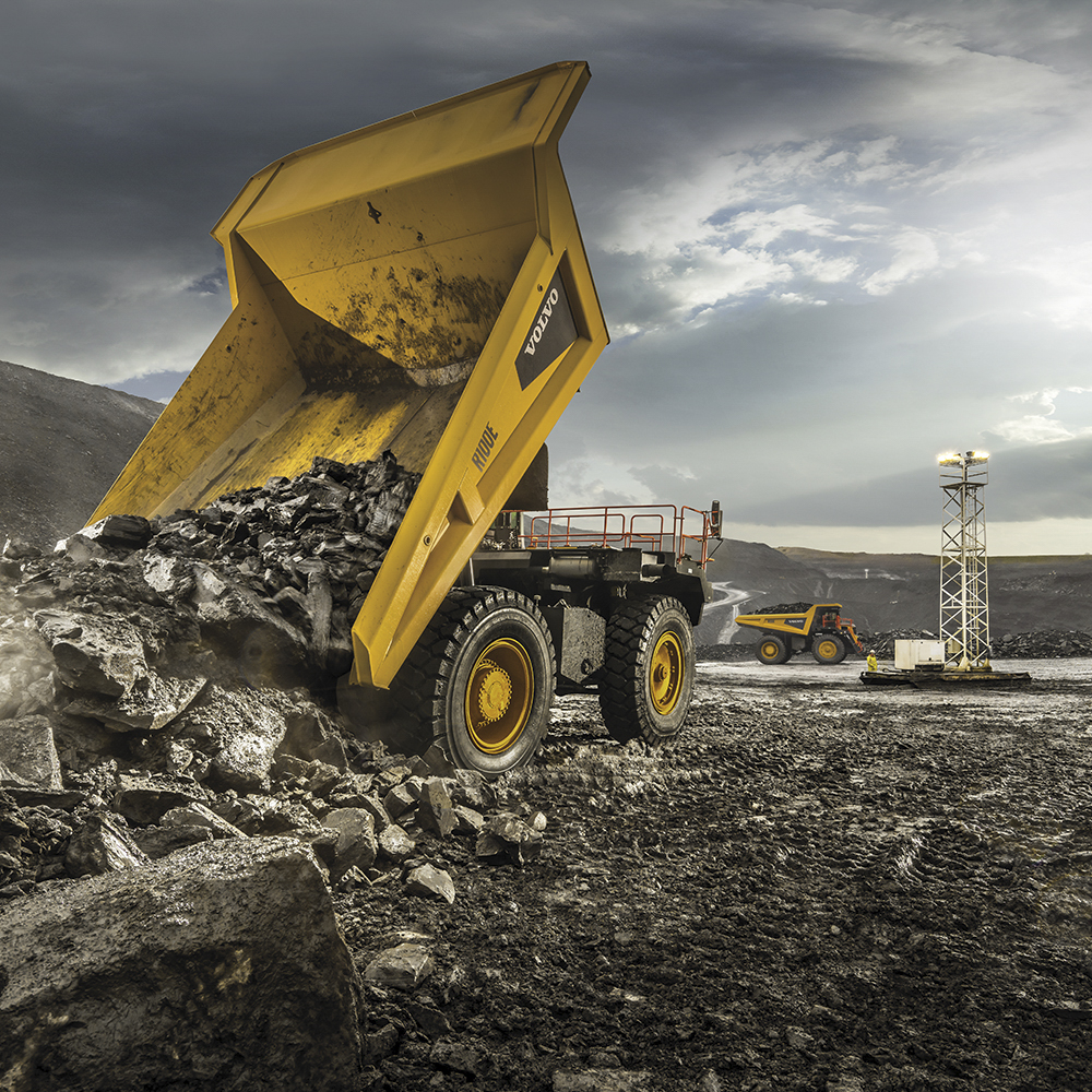 Volov R100e Volvo CE launches 100t rigid hauler