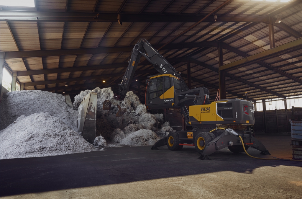 Umschlagbagger EW240 Electric Material Handler