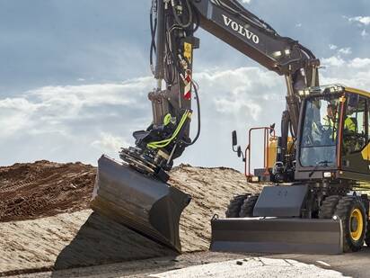 outil Volvo - pelleteuse sur pneus