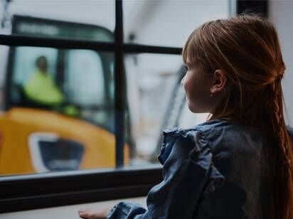 Компания Volvo Construction Equipment вдохновляет юных девушек стать инженерами.