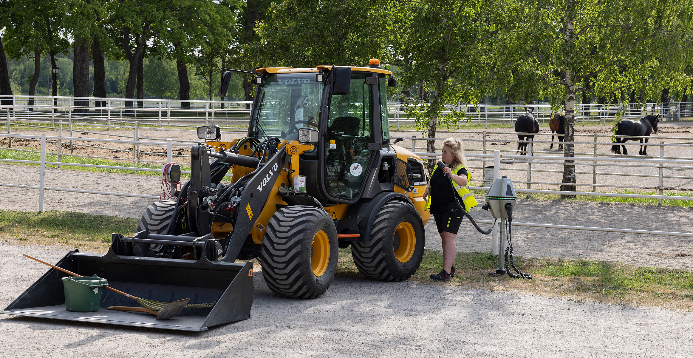 Charging wheel loader in agriculture